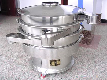 可移動旋振篩移動方便便于篩分場地的轉移。