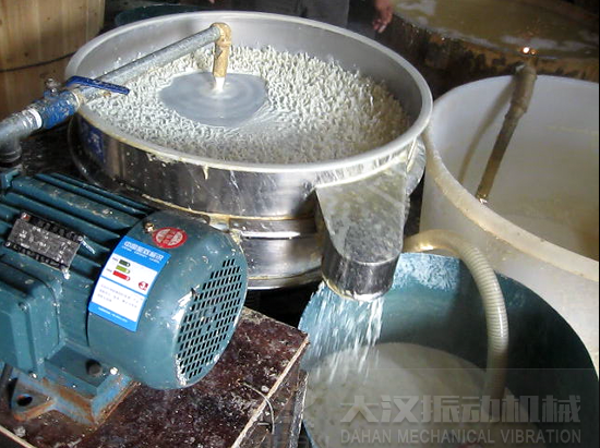 豆?jié){去除雜質(zhì)旋振篩在豆?jié){生產(chǎn)現(xiàn)場(chǎng)應(yīng)用 豆?jié){去除雜質(zhì)旋振篩在豆?jié){生產(chǎn)現(xiàn)場(chǎng)應(yīng)用
