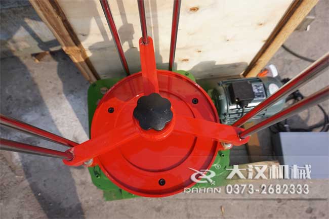 頂擊式振篩機細節(jié)圖 頂擊式振篩機細節(jié)圖